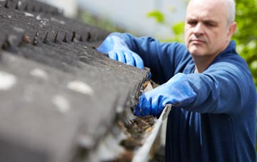 cleaning and inspecting Sandy roofs